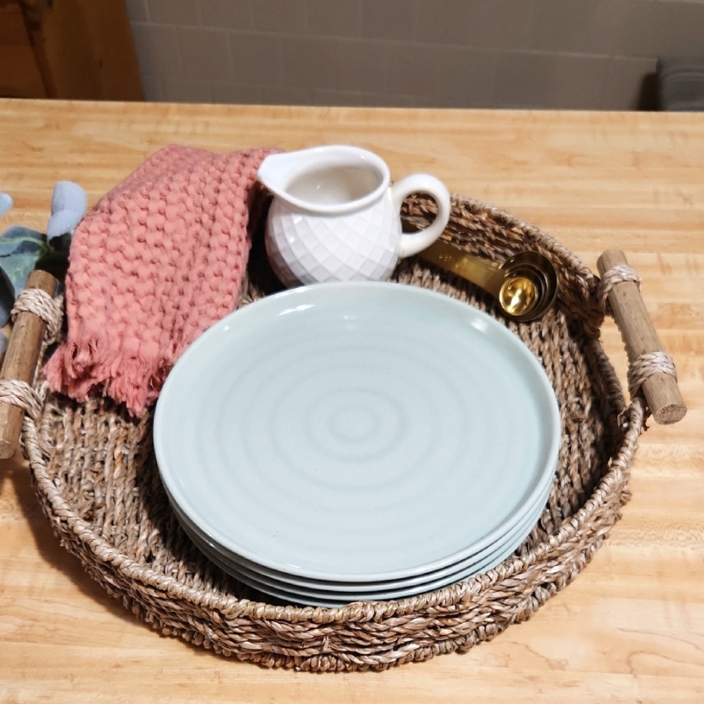 HEARTH&HAND with MAGNOLIA salad/luncheon Plates.